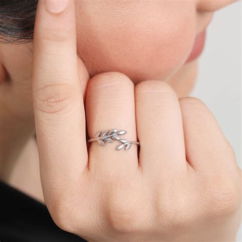 Graceful Rhodium Plated 925 Sterling Silver Leaf Ring – Zavya