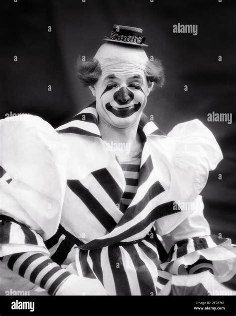 1930s clown hi-res stock photography and images - Alamy