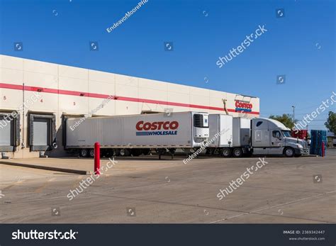 83 Costco Loading Dock Royalty-Free Images, Stock Photos & Pictures ...