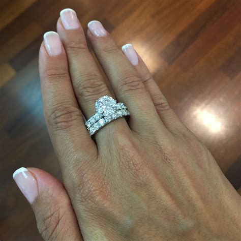 engagement rings 5 diamonds