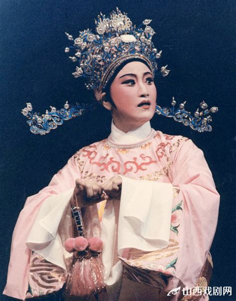 上世纪80年代，越剧《孟丽君》中王文娟饰孟丽君