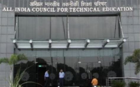 வேத சம்ஸ்கிருத சிக்‌ஷா பள்ளிகளுக்கு அங்கீகாரம்: பொதுத் தேர்வு நடத்தவும் ...