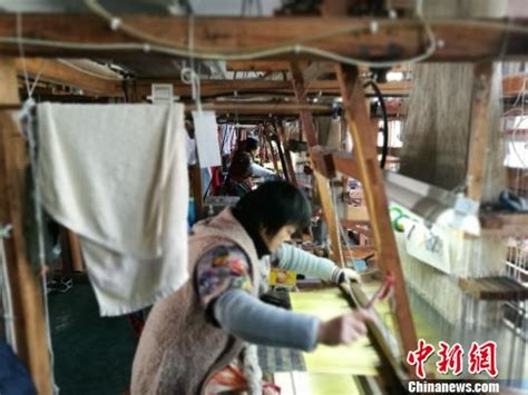 地毯羊毛市场棉在大织布的花上做纺织高清图片下载-正版图片307853877-摄图网