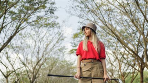 Woman Golf Course 的图像结果