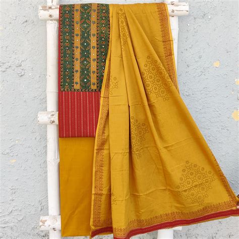 RADHIKA-Pure Cotton Handloom Maroon With Green Ajrak Yoke Top And Must ...