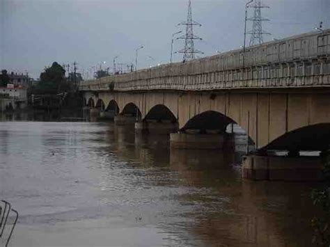 IMD issues heavy rain flood alerts in Gorakhpur rohini rapti rivers ...