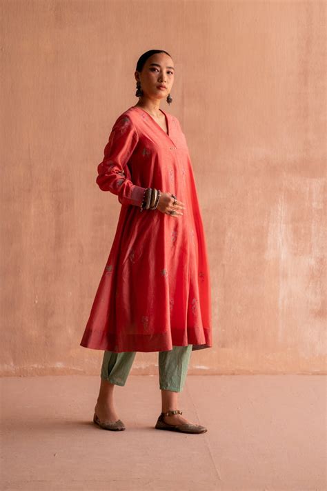 Buy Kurtas and Tunics Collections Online | Story Of India