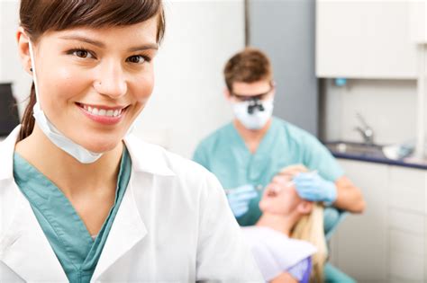 A Day In the Life: What Does a Dental Assistant Do? | Southern Ontario Dental College