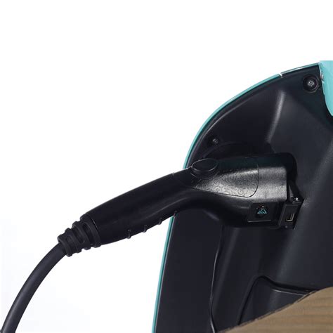 Smart Electric Scooter with Best Price & Range | AVERA | RETROSA | VINCERO