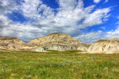 Scattered clouds over a peak at White Butte, North Dakota image - Free ...
