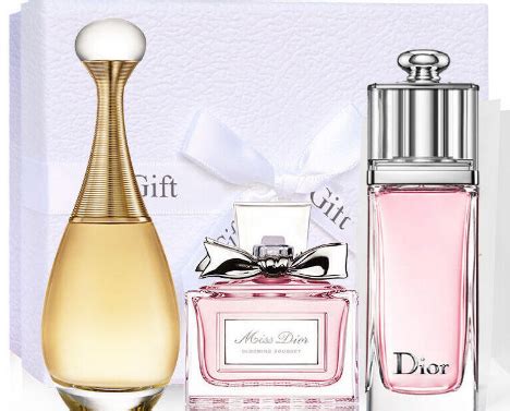 迪奥Dior 最新圣诞橱窗，犹如仙境般梦幻！_首尔