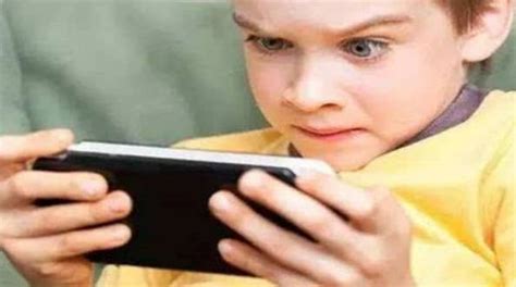 孩子更容易手机成瘾吗 如何帮助孩子戒掉手机依赖 _八宝网