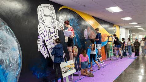 Young artists create spaceflight mural in Bayou Building at UHCL