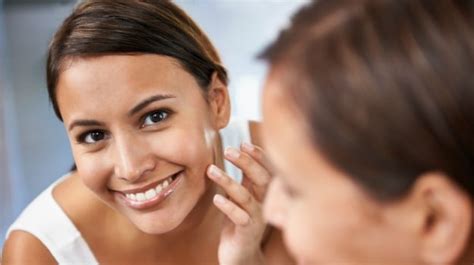 Skin Care Tips: नेचुरल ग्लोइंग और सॉफ्ट स्किन के लिए बेसन से बनाएं Face ...
