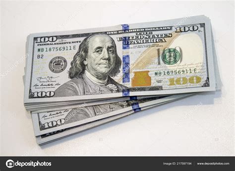 Stack of one hundred dollar banknotes close up view — Stock Editorial ...