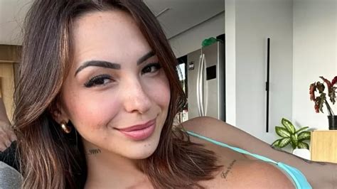 Quem é? 'Mulher fitness perfeita' vende suor engarrafado; saiba o valor