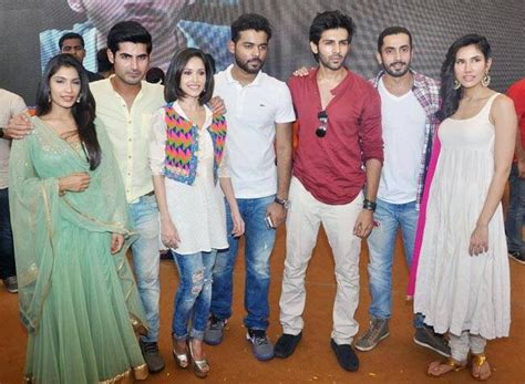 Celeb Spotting: Hero, PKP2 teams celebrate Dahi Handi, Imran-Kangana ...