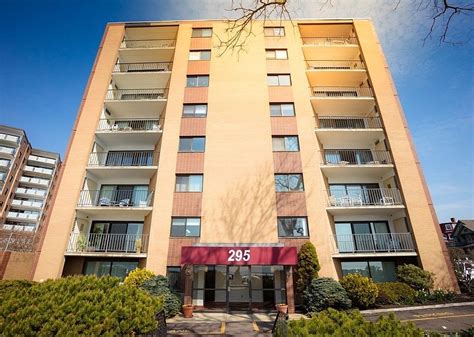 3 Lynn Shore Drive unit 3r Lynn, MA