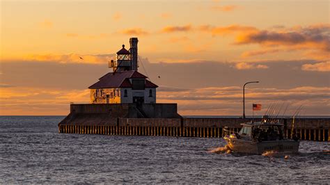 Download wallpaper 3840x2160 lighthouse, building, sea, sunset, waves ...