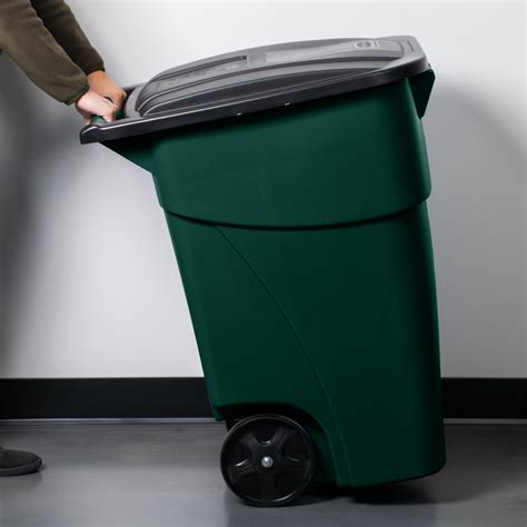 Rubbermaid 1829411 Brute 50 Gallon Green Wheeled Rectangular Trash Can ...