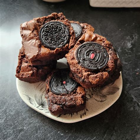 Chewy Oreo Brownies (made with Space Dunk Oreos) : r/Baking