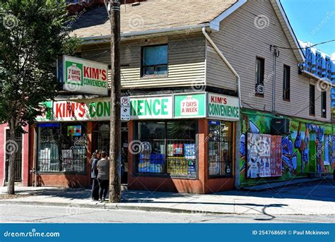 Kim Convenience Store 的图像结果