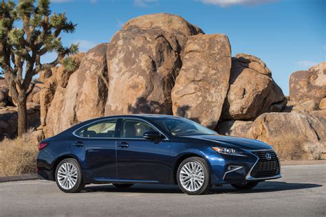 2017 Lexus ES 350 Quality Review - The Car Connection