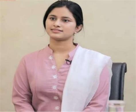 UPSC Result 2019: तीसरे प्रयास में विशाखा यादव को मिली सफलता, ASI पिता ...