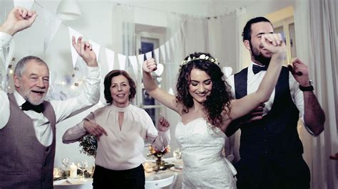 Mindy Weiss’ Top 5 Wedding ‘Must Haves’ – Marc and Mandy Show