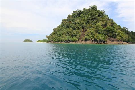 BATU TABUAN BEACH BUNGALOWS (South Pesisir) - Cottage Reviews & Photos ...