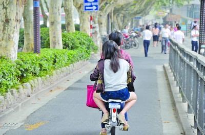 自行车带人也会被罚款？不少司空见惯的交通行为均违法_新浪新闻