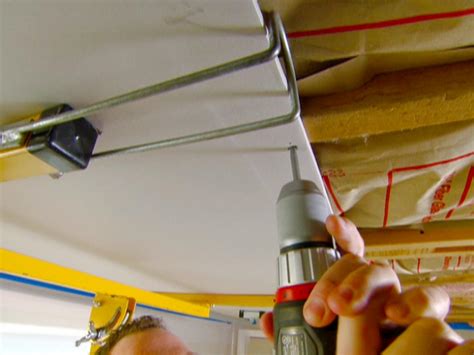 Using a Drywall Lift for Ceiling 的图像结果