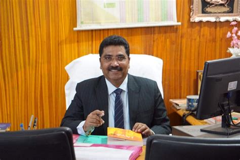 A real life story of struggle and a boy full of dreams but empty ...