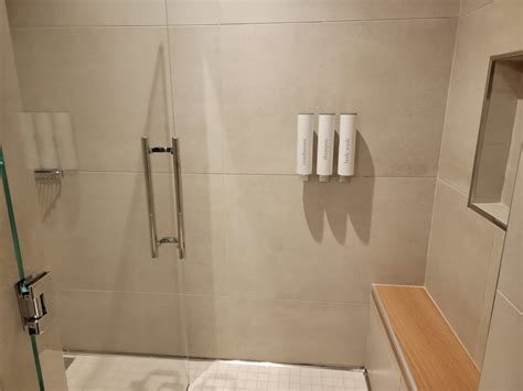 Chelsea Lounge JFK Airport Review