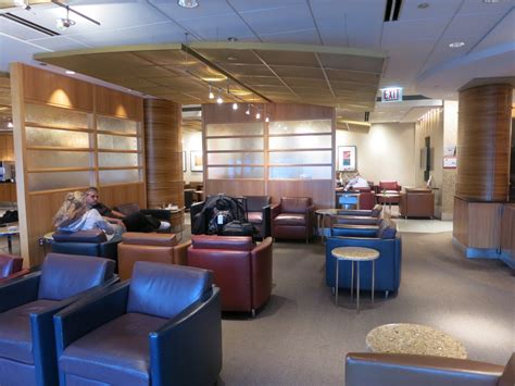 Review: American First Class Lounge Chicago O'Hare and Business Class ...