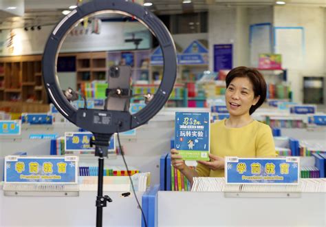 组图|江苏泰州：“流动书市”掀起读书学习潮