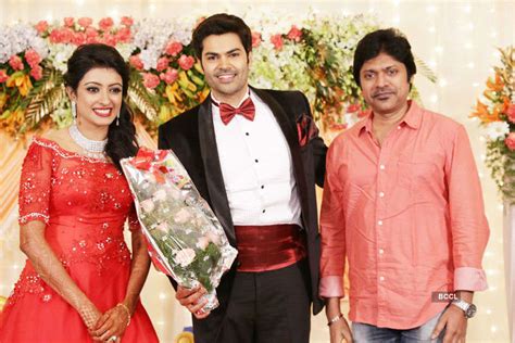 Ganesh Venkatraman and Nisha Krishnan pose with guest during their ...