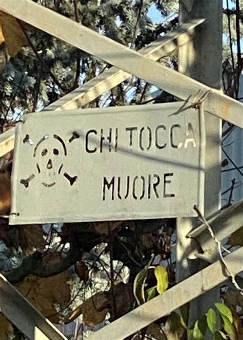 “Whoever touches, dies”, found in Italy : r/ScarySigns