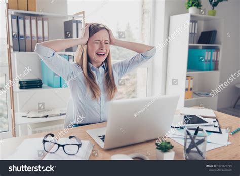 Lean Over Table Crying 的图像结果