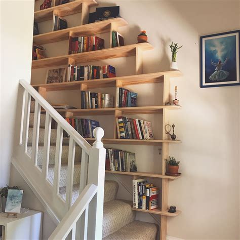 Bookshelves on stairs | Stanze da bagno d'epoca, Arredamento casa, Idee ...