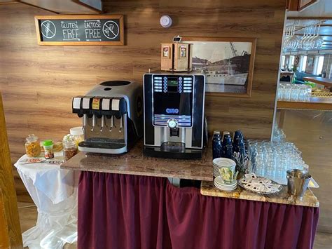 Uz doručak dan je ljepši @ Botel Marina - Boat hostel, Rijeka, Croatia