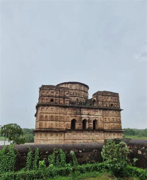 Raja Vir Singh Deo’s Chhatri, Orchha, Madhya Pradesh – The Resting ...