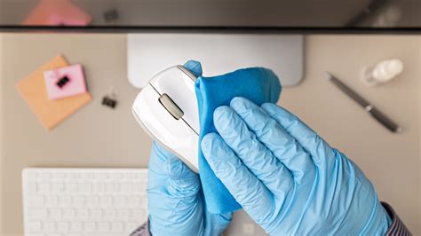 How to Clean a Computer Mouse 的图像结果