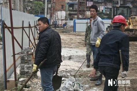 广州政府工程施工扰民 工人与附近居民械斗(图)|施工|扰民|打斗_新浪新闻