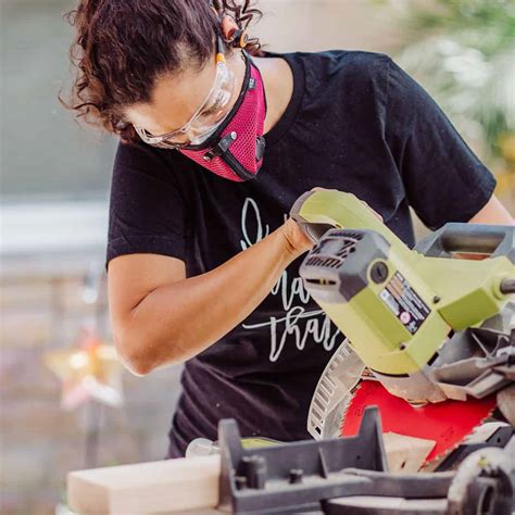 7 Woodworking Project Ideas To Get Started With This Hobby - Anika's ...