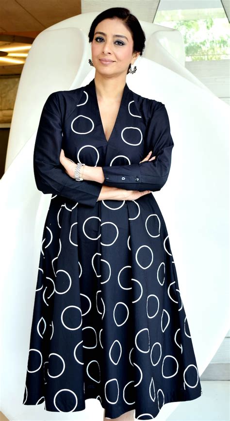 Tabu rocks De De Pyaar De Delhi promotional event in knee length ...