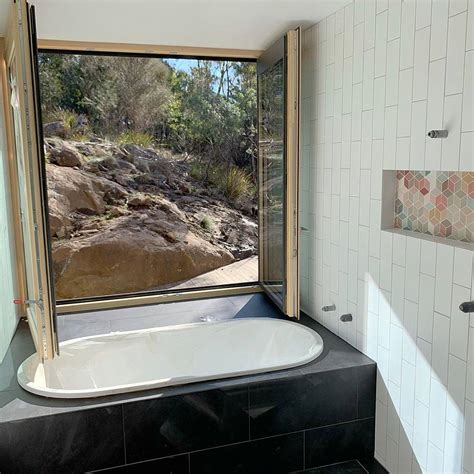 12 Bathroom Window Ideas That Just Look Amazing | GoDownsize