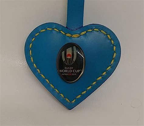 ピンバッジ取付け用 ハート形バッグチャーム【牛本革】(オーシャンブルー×黄糸) | 『Kinz工房』