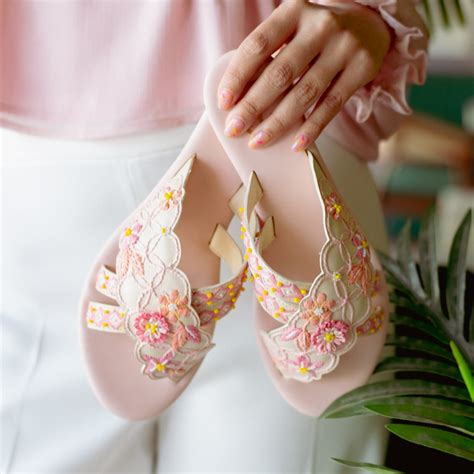 Buy Ethnic Shoes for Women Online at Fizzy Goblet