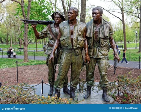 The Three Soldiers Vietnam War Memorial Statue, Washington DC, USA ...